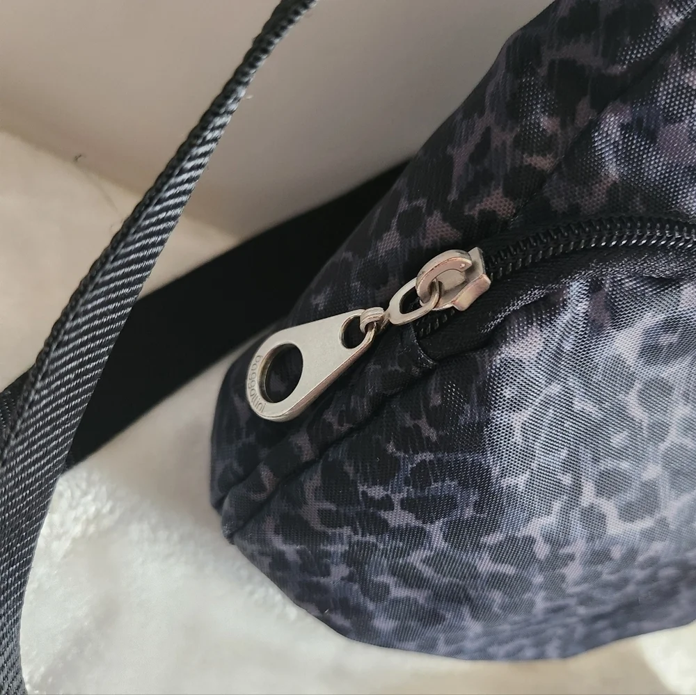 Baggallini Joey Black Gray Charcoal Cheetah Mini Crossbody Bag Purse